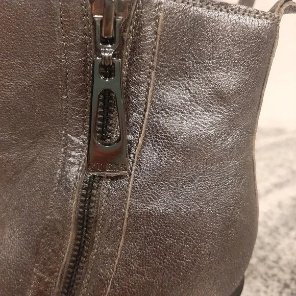 GUESS "TALZA" Pewter Metallic Leather Booties SIZE 7.5M - Picture 3 of 12